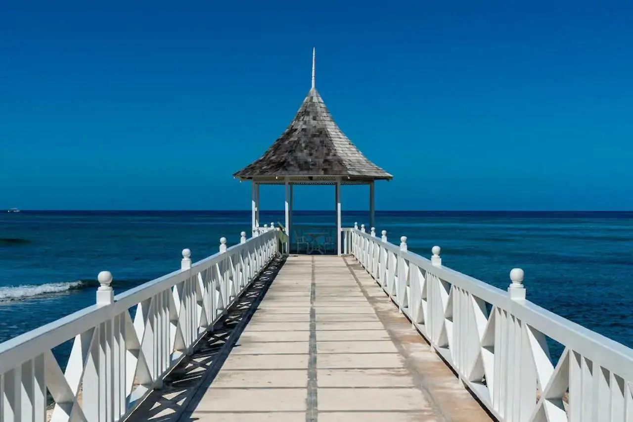 Magnificent 5-Bedroom Estate Villa, Sleeps 12 Montego Bay Villa