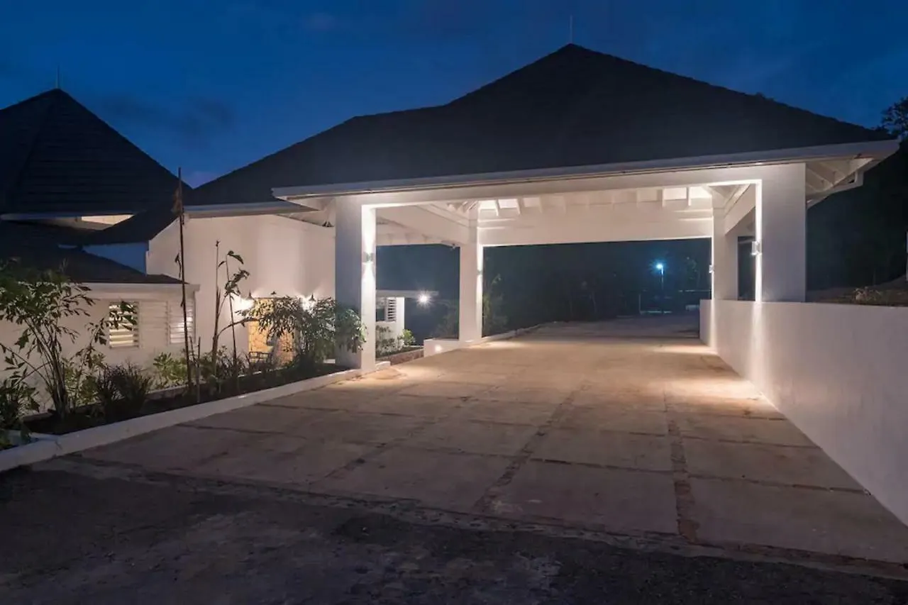 Magnificent 5-Bedroom Estate Villa, Sleeps 12 Montego Bay Jamaica