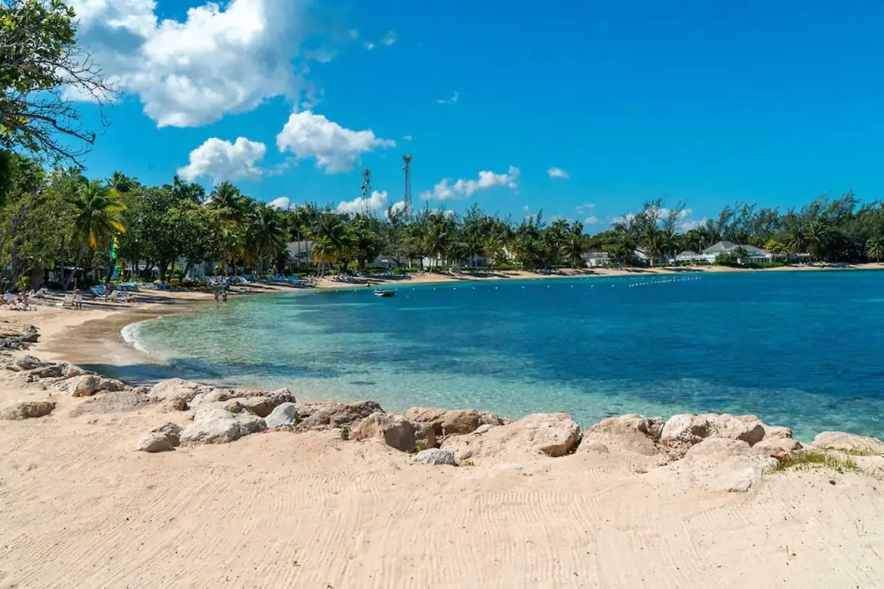 Villa Magnificent 5-Bedroom Estate Villa, Sleeps 12 Montego Bay