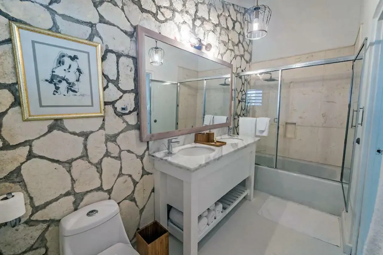 Villa Magnificent 5-Bedroom Estate Villa, Sleeps 12 Montego Bay