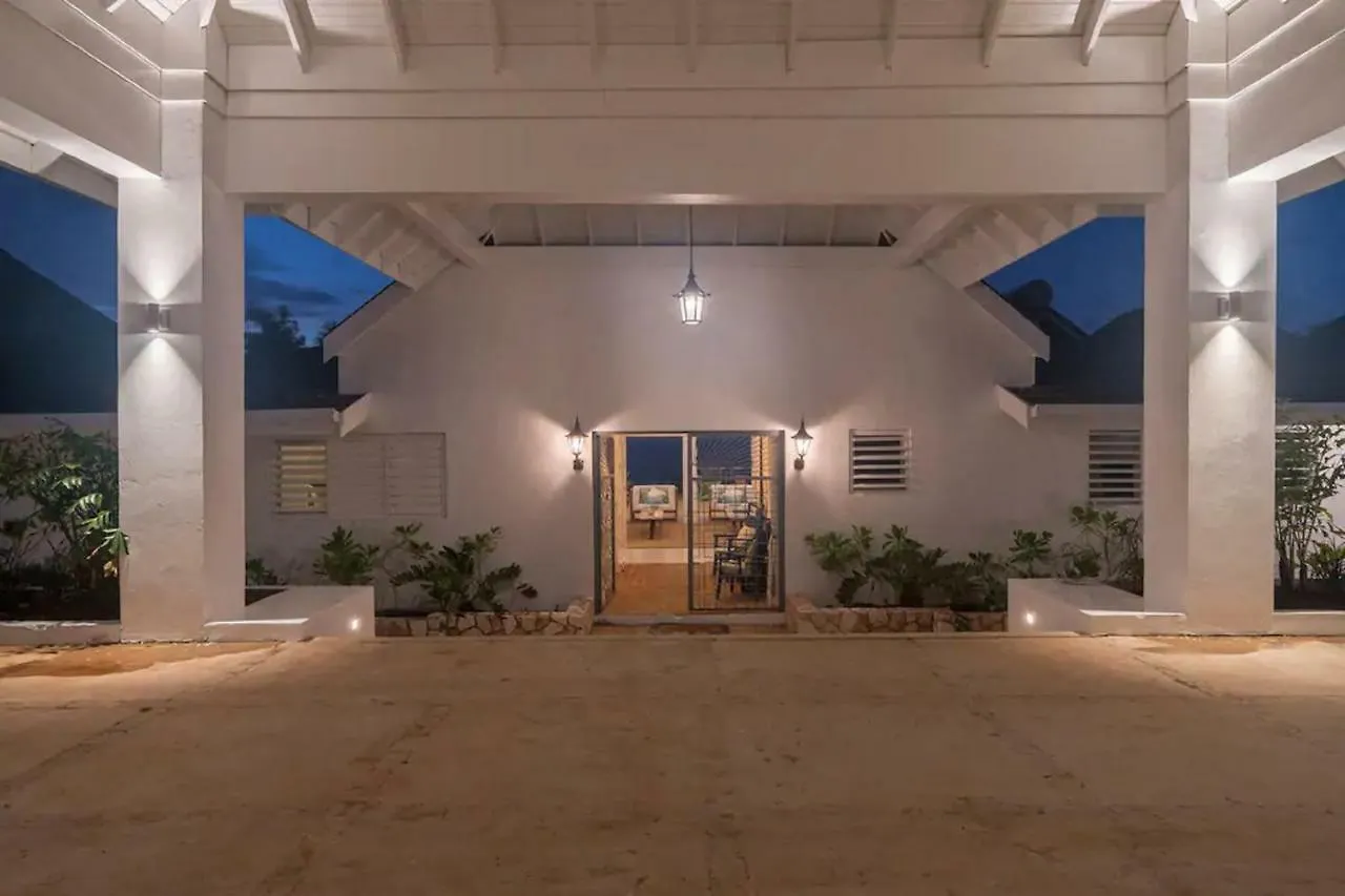 Magnificent 5-Bedroom Estate Villa, Sleeps 12 Montego Bay Jamaica