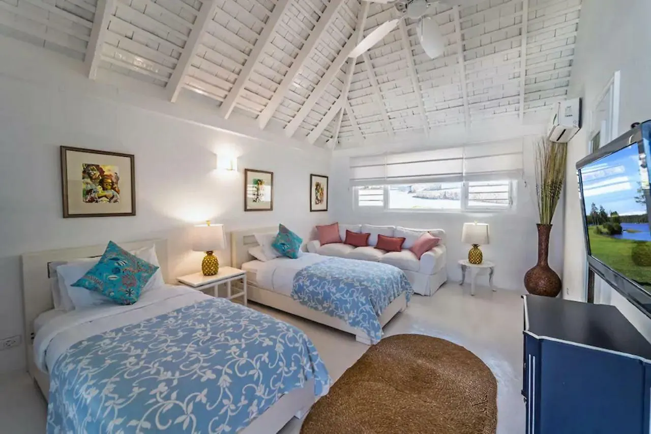Magnificent 5-Bedroom Estate Villa, Sleeps 12 Montego Bay