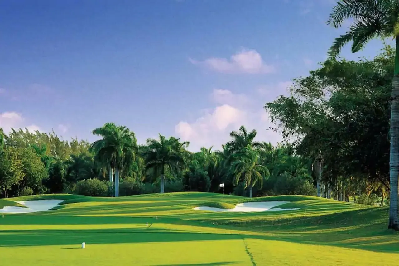 Magnificent 5-Bedroom Estate Villa, Sleeps 12 Montego Bay Villa