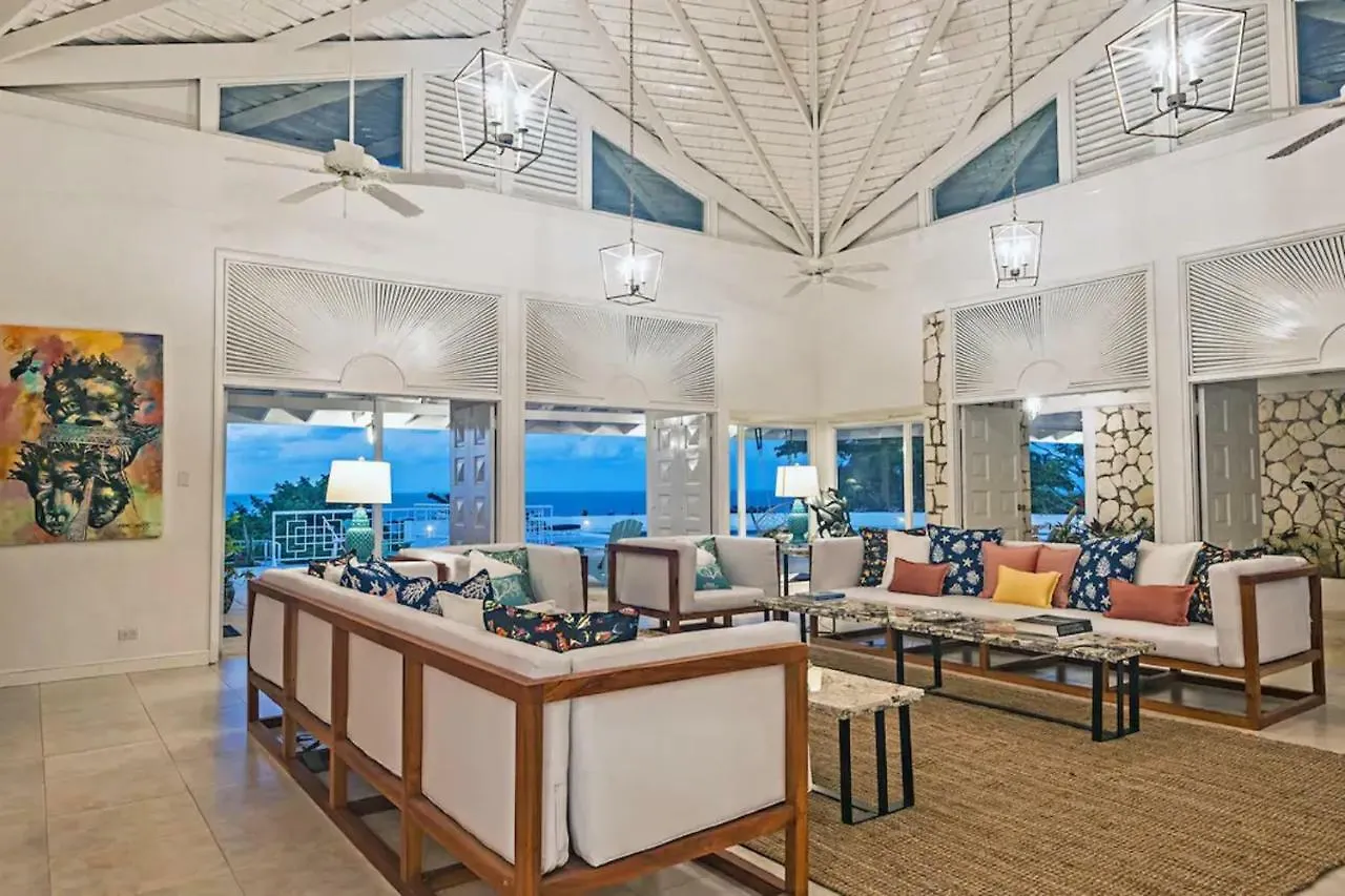 Magnificent 5-Bedroom Estate Villa, Sleeps 12 Montego Bay Villa