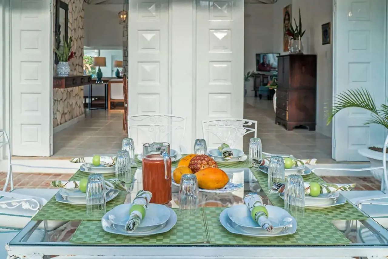 Magnificent 5-Bedroom Estate Villa, Sleeps 12 Montego Bay Jamaica