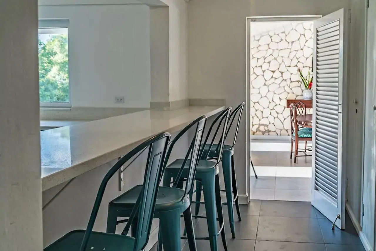 Villa Magnificent 5-Bedroom Estate Villa, Sleeps 12 Montego Bay