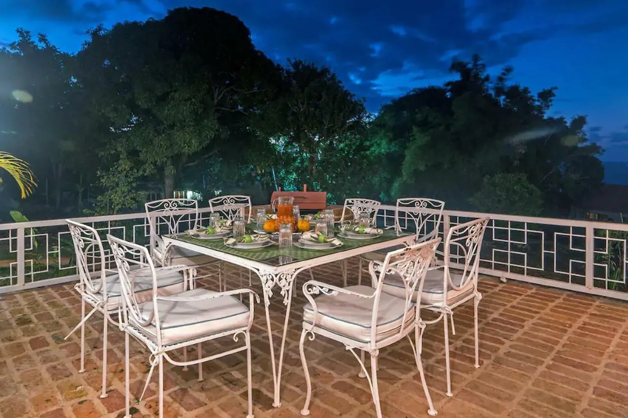 Magnificent 5-Bedroom Estate Villa, Sleeps 12 Montego Bay Jamaica
