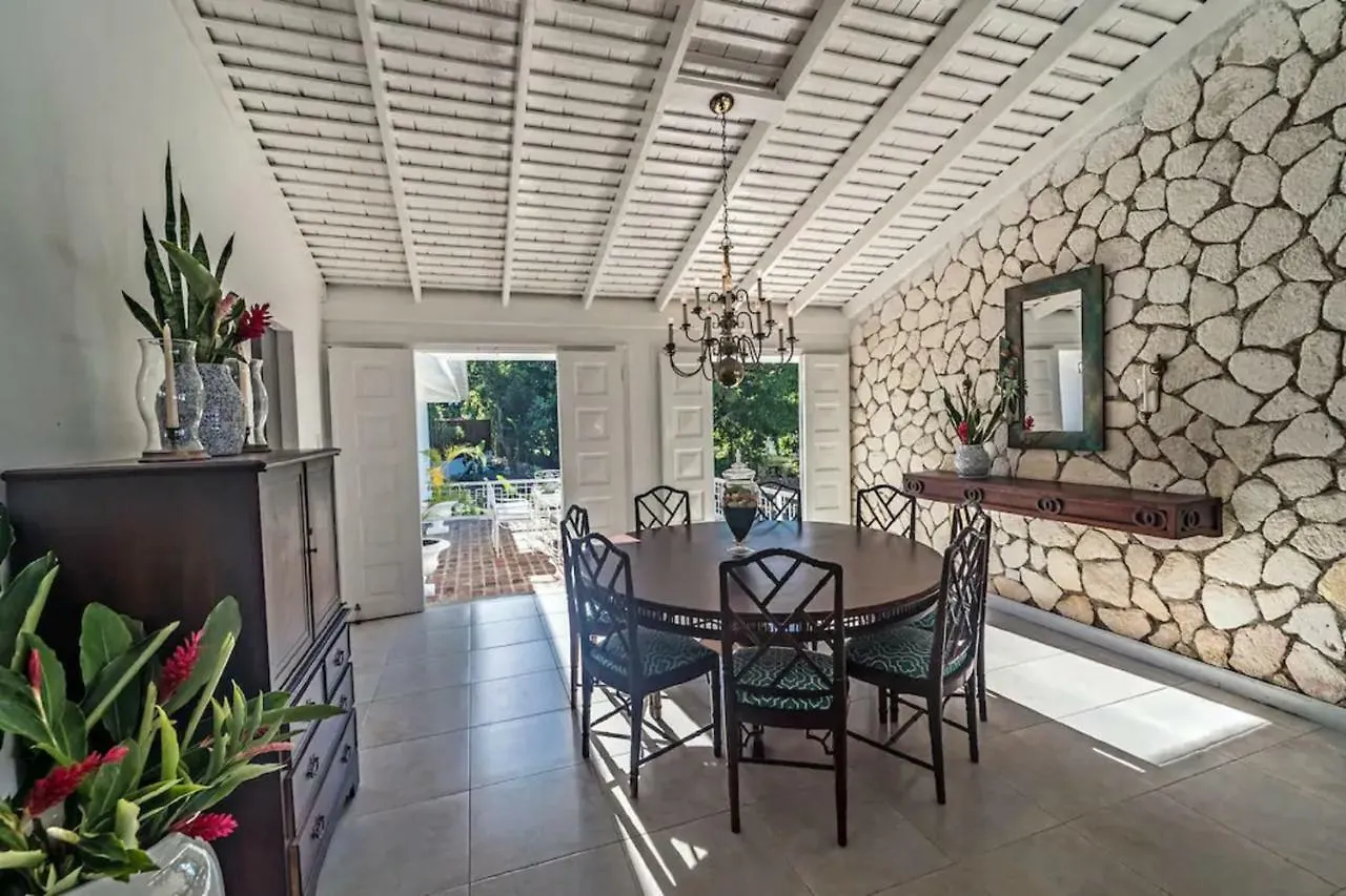 Magnificent 5-Bedroom Estate Villa, Sleeps 12 Montego Bay Villa