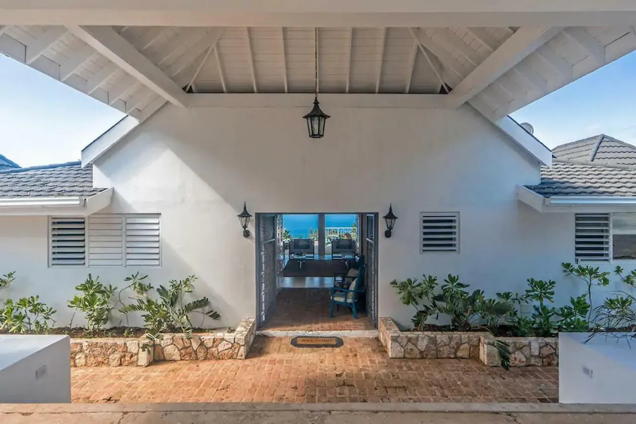 Villa Magnificent 5-Bedroom Estate Villa, Sleeps 12 Montego Bay