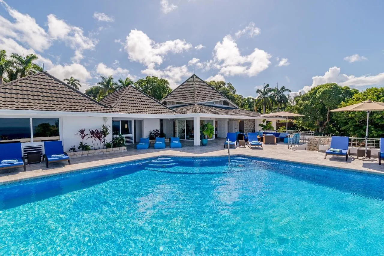 Magnificent 5-Bedroom Estate Villa, Sleeps 12 Montego Bay
