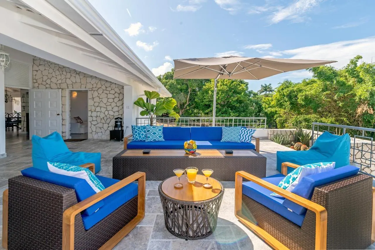 Magnificent 5-Bedroom Estate Villa, Sleeps 12 Montego Bay Villa