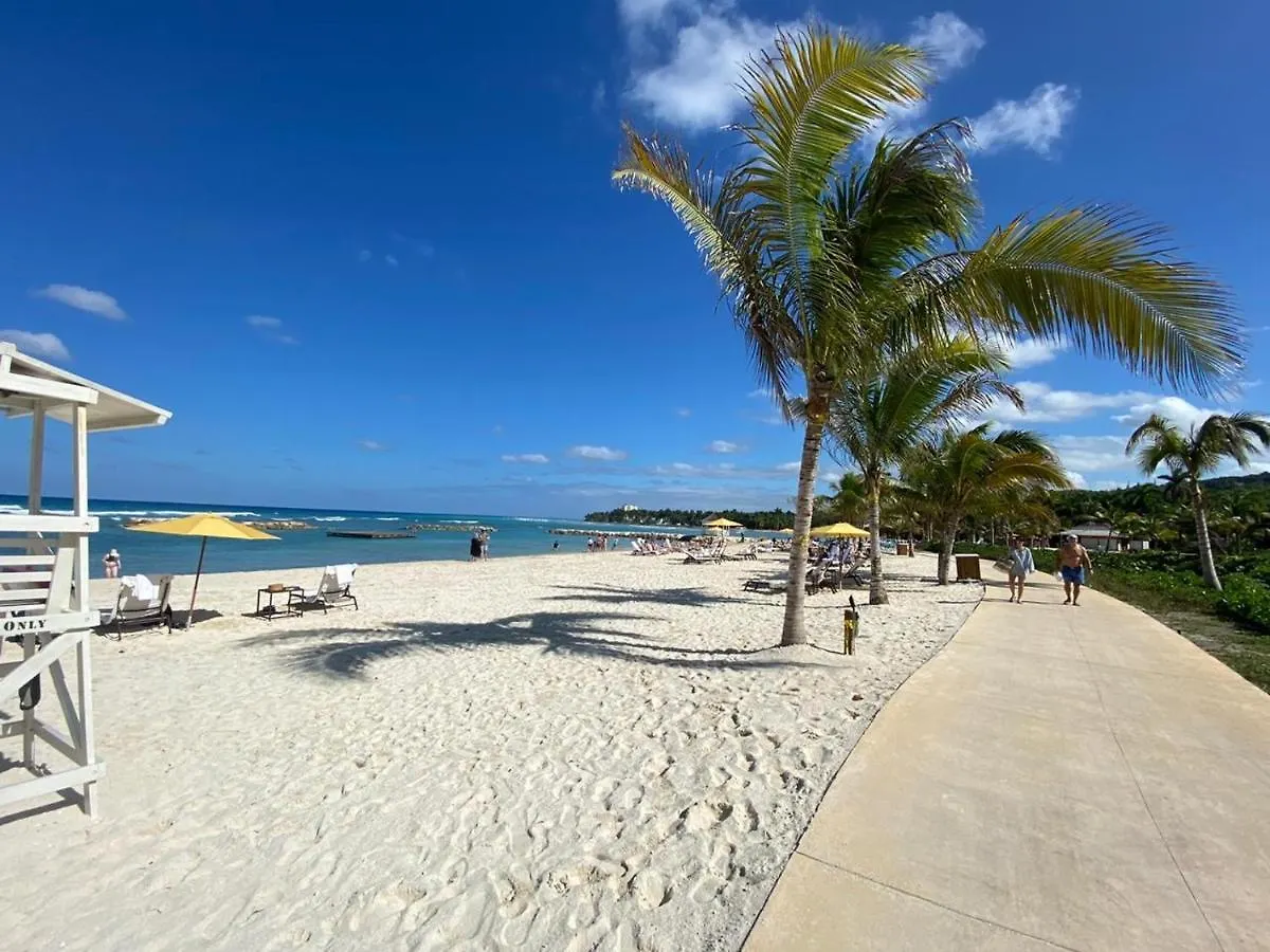 Villa Magnificent 5-Bedroom Estate Villa, Sleeps 12 Montego Bay