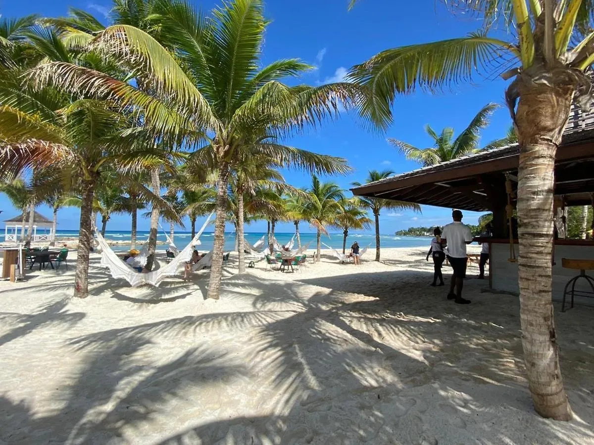 Magnificent 5-Bedroom Estate Villa, Sleeps 12 Montego Bay Jamaica